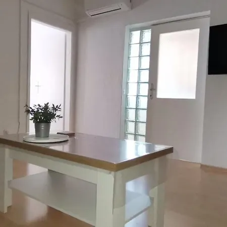 Mare * Brodarica (Sibenik-Knin)